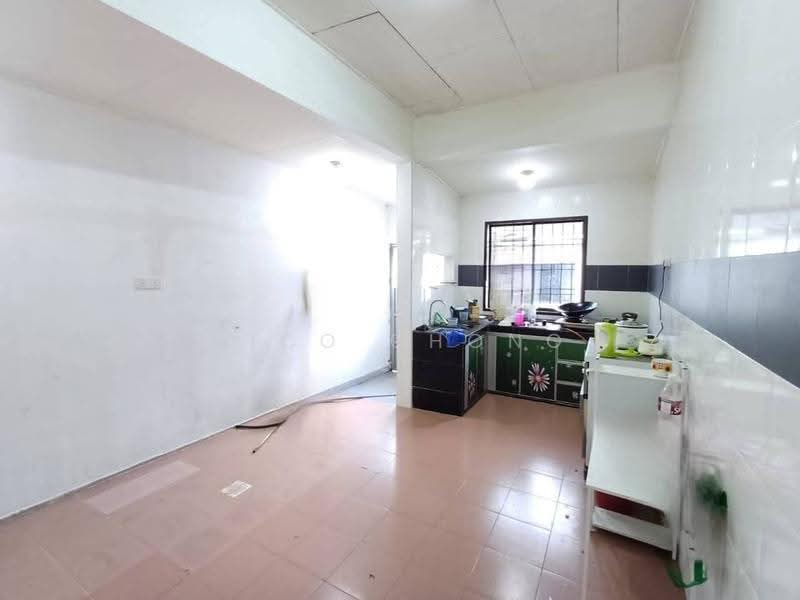 Rumah Teres 1-Tingkat untuk Dijual di Taman Desa Cemerlang (Ulu Tiram) - Nico Chong - Kitchen - PropertyGuru.com.my