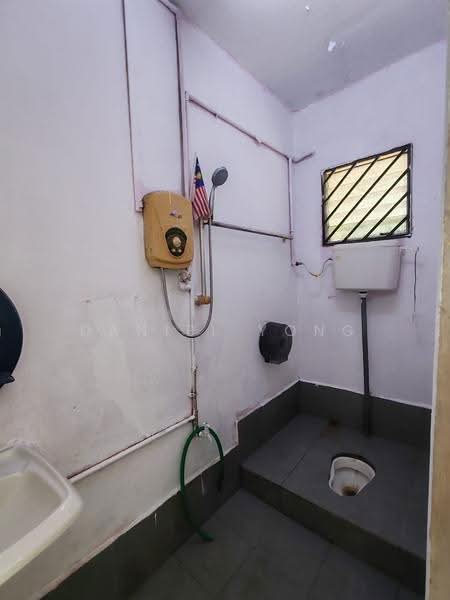 2-storey Terraced House for Sale in Taman Skudai Baru (Skudai) - Daniel Yong - Bathroom - PropertyGuru.com.my