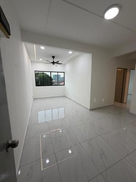 Rumah Flat untuk Dijual di Taman Melawati - Marcus Tey - Living Room - PropertyGuru.com.my