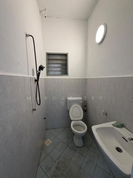 Rumah Flat untuk Dijual di Taman Melawati - Marcus Tey - Bathroom - PropertyGuru.com.my
