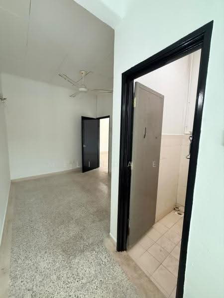 1-storey Terraced House for Sale in Taman Pasir Putih (Pasir Gudang) - Melinda Ee - Corridor - PropertyGuru.com.my