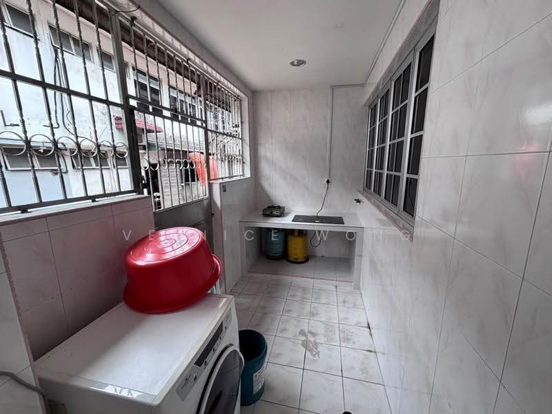 Rumah Teres 2-Tingkat untuk Dijual di Taman Perling (Perling) - Vernice Wong - Kitchen - PropertyGuru.com.my