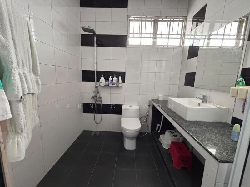 Rumah Teres 2-Tingkat untuk Dijual di Taman Perling (Perling) - Vernice Wong - Bathroom - PropertyGuru.com.my