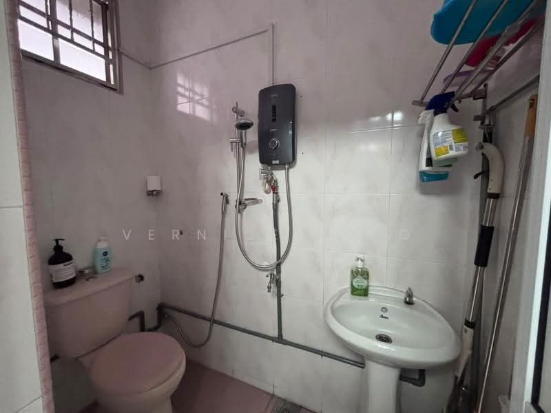 Rumah Teres 2-Tingkat untuk Dijual di Taman Perling (Perling) - Vernice Wong - Bathroom - PropertyGuru.com.my