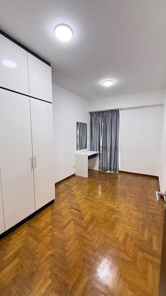 Apartment for Sale at Molek Pine 1 - Daniel Yong - Bedroom - PropertyGuru.com.my
