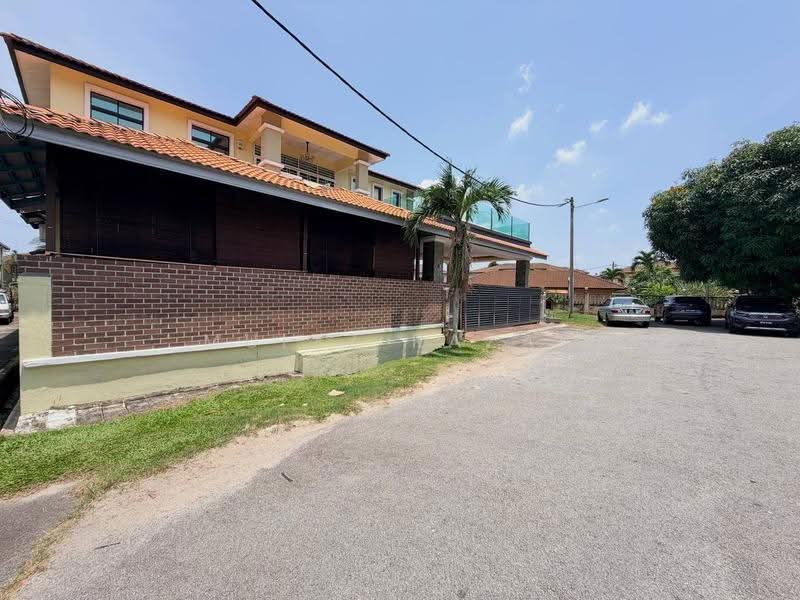 Bungalow House for Sale in Taman Desa Cheng Perdana (Cheng) - Muizz Razak - PropertyGuru.com.my