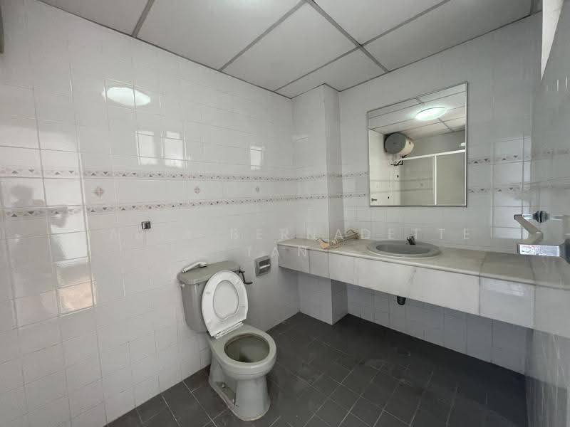 Kondominium untuk Dijual di Pantai Hillpark 3 - Maria Bernadette Tan - Bathroom - PropertyGuru.com.my