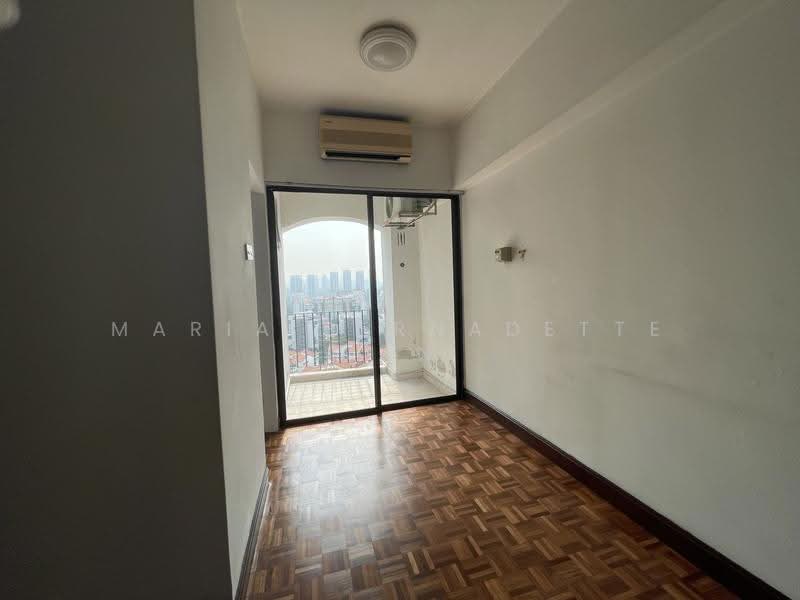 Kondominium untuk Dijual di Pantai Hillpark 3 - Maria Bernadette Tan - Master Bedroom with Balcony - PropertyGuru.com.my