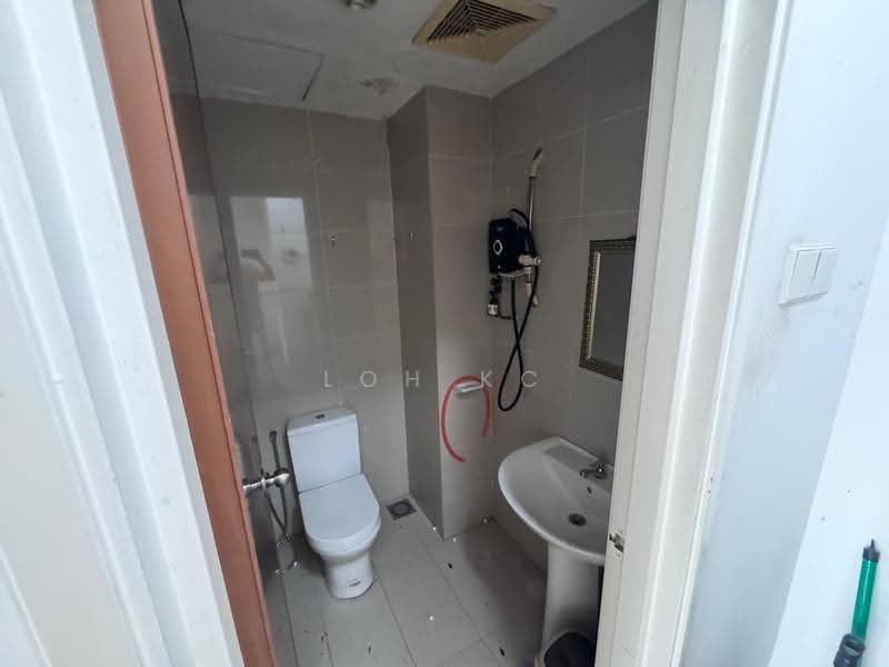 Kediaman Servis untuk Disewa di The Scott Garden SOHO - Loh KC - Bathroom - PropertyGuru.com.my