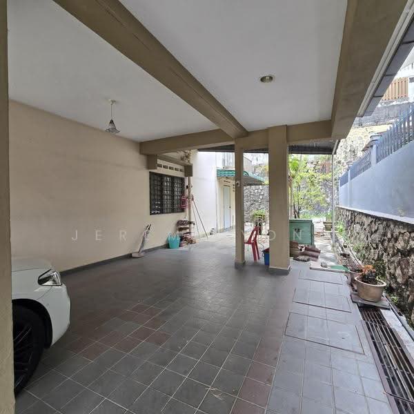 Bungalow House for Sale in Taman Cheras (Cheras) - Jeremy Yong - Car Park - PropertyGuru.com.my