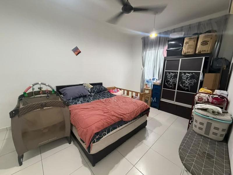 Kediaman Servis untuk Dijual di Sky View - Jason Sim - Bedroom - PropertyGuru.com.my