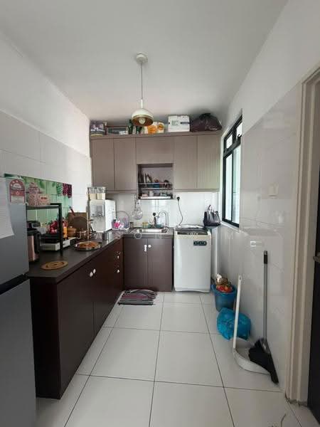 Kediaman Servis untuk Dijual di Sky View - Jason Sim - Kitchen - PropertyGuru.com.my