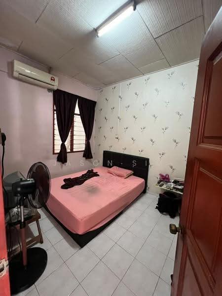 Rumah Teres 1-Tingkat untuk Dijual di Taman Ungku Tun Aminah (Skudai) - Jason Sim - Bedroom - PropertyGuru.com.my