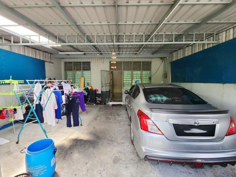 Rumah Teres 1-Tingkat untuk Dijual di Taman Tasek (Ipoh) - Qazin Khoo - Car Park - PropertyGuru.com.my