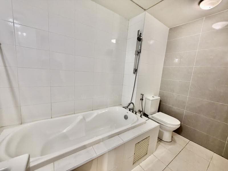 Kediaman Servis untuk Disewa di Solaris Dutamas - Edward Low - Bathroom - PropertyGuru.com.my