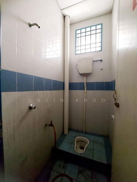 Factory for Sale in Ipoh (Perak) - Qazin Khoo - Bathroom - PropertyGuru.com.my