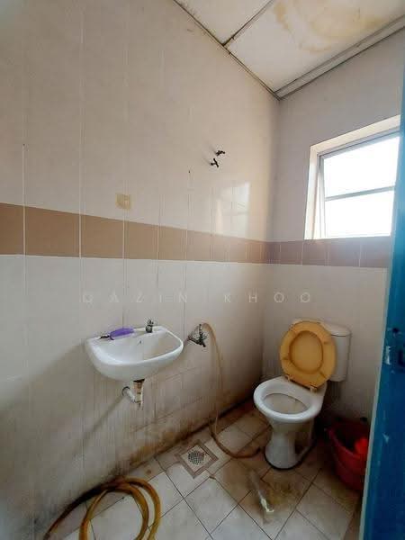 Factory for Sale in Ipoh (Perak) - Qazin Khoo - Bathroom - PropertyGuru.com.my