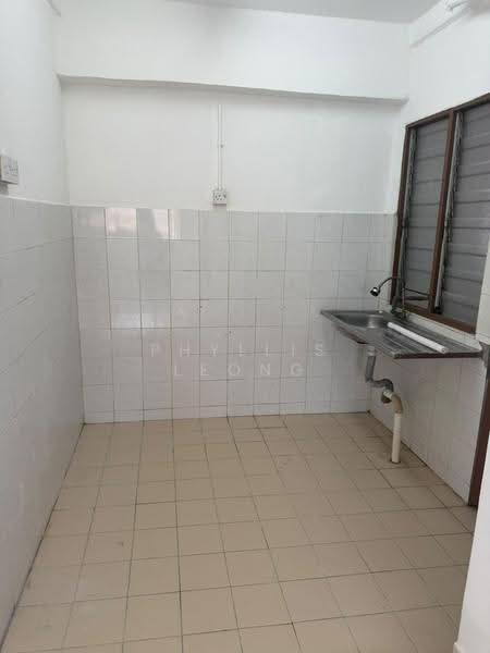Rumah Flat untuk Dijual di Midah Ria Flat - Phyllis Leong - Kitchen - PropertyGuru.com.my