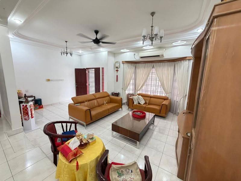 2-storey Terraced House for Sale in Taman Perling (Perling) - Yik Tat - Living Room - PropertyGuru.com.my