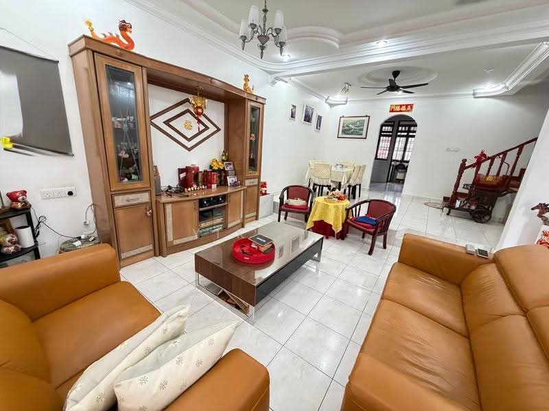 2-storey Terraced House for Sale in Taman Perling (Perling) - Yik Tat - Living Room - PropertyGuru.com.my