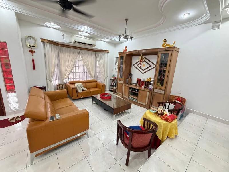 2-storey Terraced House for Sale in Taman Perling (Perling) - Yik Tat - Living Room - PropertyGuru.com.my