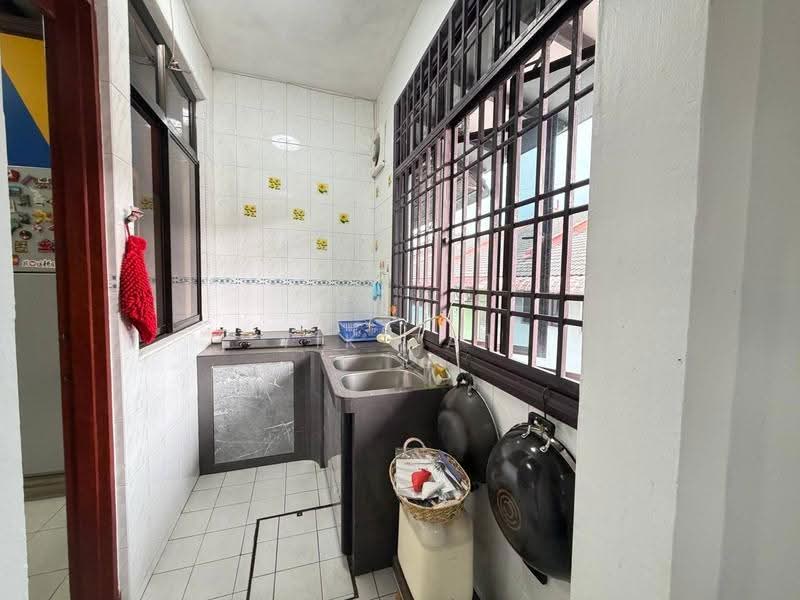 2-storey Terraced House for Sale in Taman Perling (Perling) - Yik Tat - Kitchen - PropertyGuru.com.my