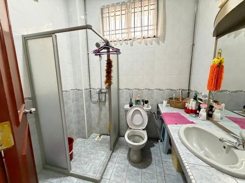 2-storey Terraced House for Sale in Taman Perling (Perling) - Yik Tat - Bathroom - PropertyGuru.com.my