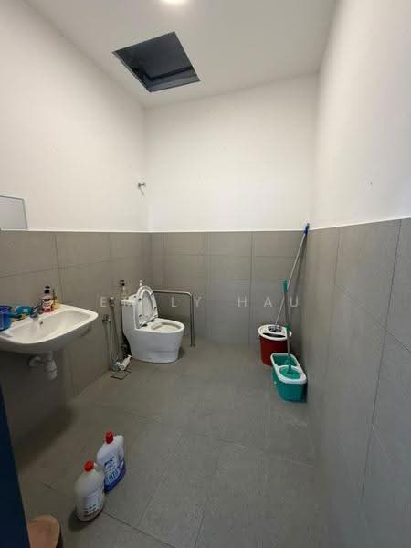 Kilang untuk Dijual di Eco Business Park 1 (Johor Bahru) - Emily Hau - Bathroom - PropertyGuru.com.my