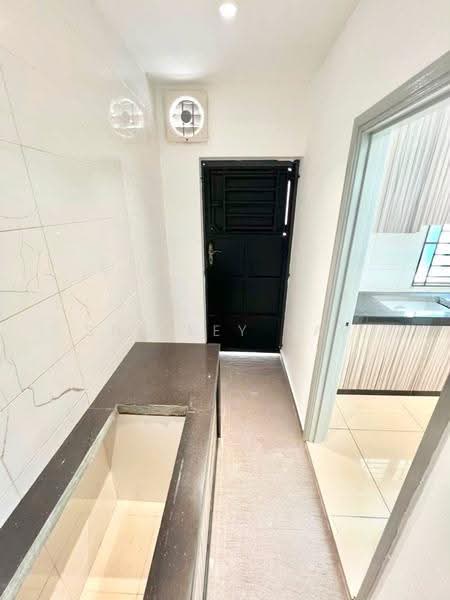 Rumah Teres 2-Tingkat untuk Dijual di Bandar Dato Onn (Tebrau) - Shirley Yap - Kitchen - PropertyGuru.com.my