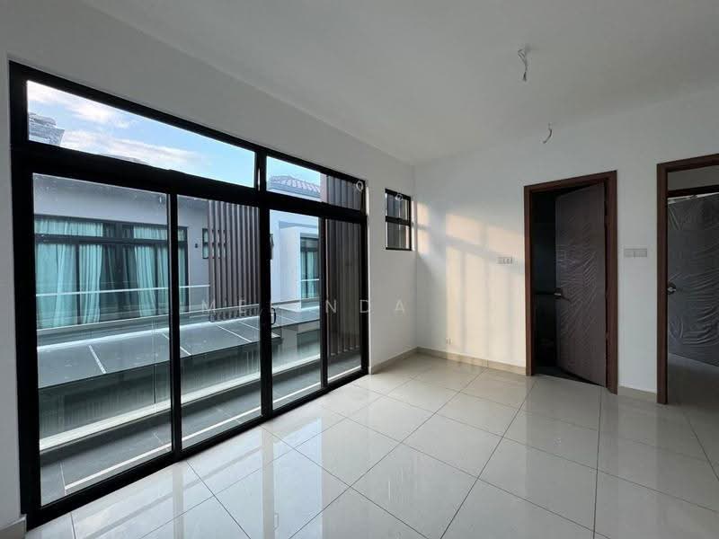 Rumah Berkembar untuk Dijual di Bandar Putra Kulai (Kulai) - Melinda Ee - Living Room - PropertyGuru.com.my