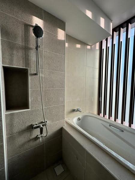 Rumah Berkembar untuk Dijual di Bandar Putra Kulai (Kulai) - Melinda Ee - Bathroom - PropertyGuru.com.my