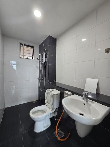 Kediaman Servis untuk Disewa di Sky Gardens Residences - William NG - Bathroom - PropertyGuru.com.my