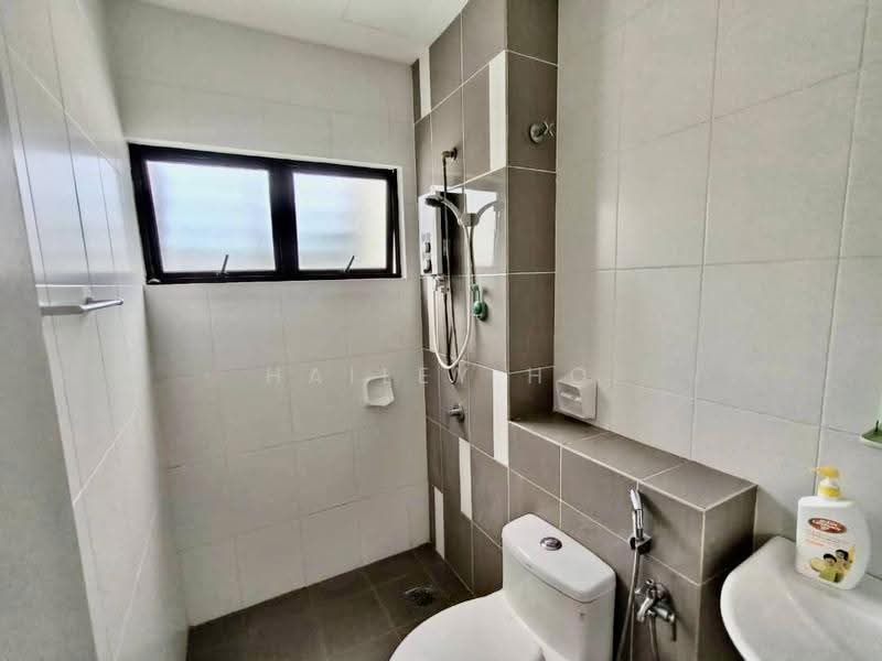 Rumah Teres 2-Tingkat untuk Disewa di Seksyen U13 (Setia Alam) - Hailey Ho - Bathroom - PropertyGuru.com.my
