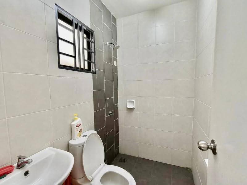 Rumah Teres 2-Tingkat untuk Disewa di Seksyen U13 (Setia Alam) - Hailey Ho - Bathroom - PropertyGuru.com.my