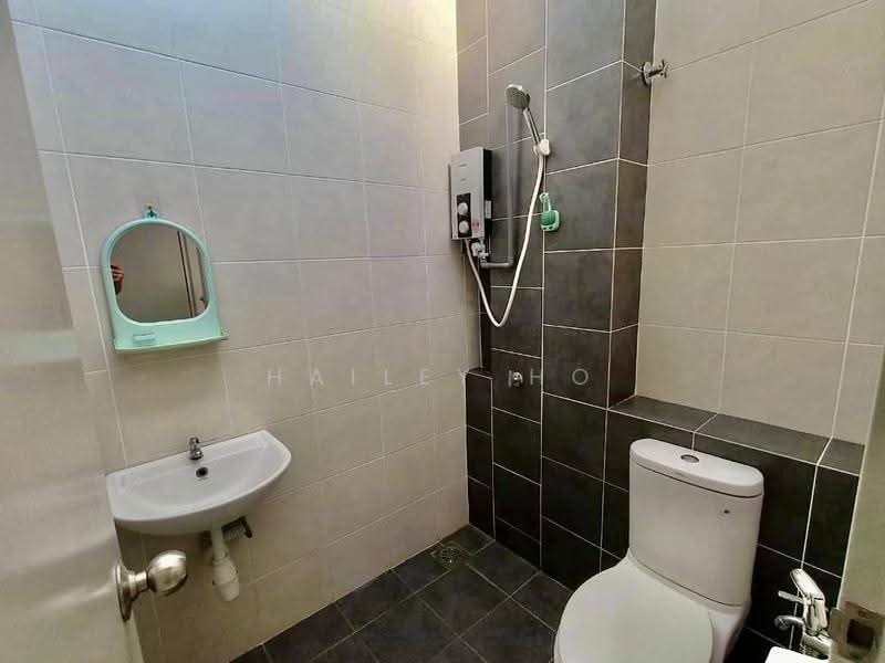 Rumah Teres 2-Tingkat untuk Disewa di Seksyen U13 (Setia Alam) - Hailey Ho - Bathroom - PropertyGuru.com.my