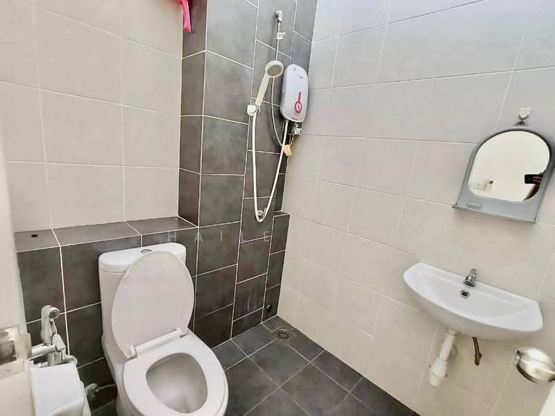 Rumah Teres 2-Tingkat untuk Disewa di Seksyen U13 (Setia Alam) - Hailey Ho - Bathroom - PropertyGuru.com.my