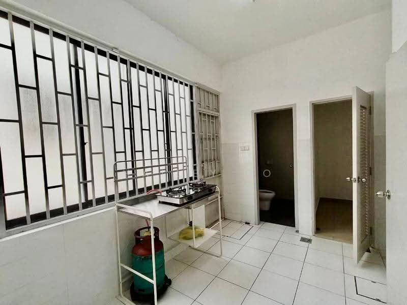 Rumah Teres 2-Tingkat untuk Disewa di Seksyen U13 (Setia Alam) - Hailey Ho - Kitchen - PropertyGuru.com.my
