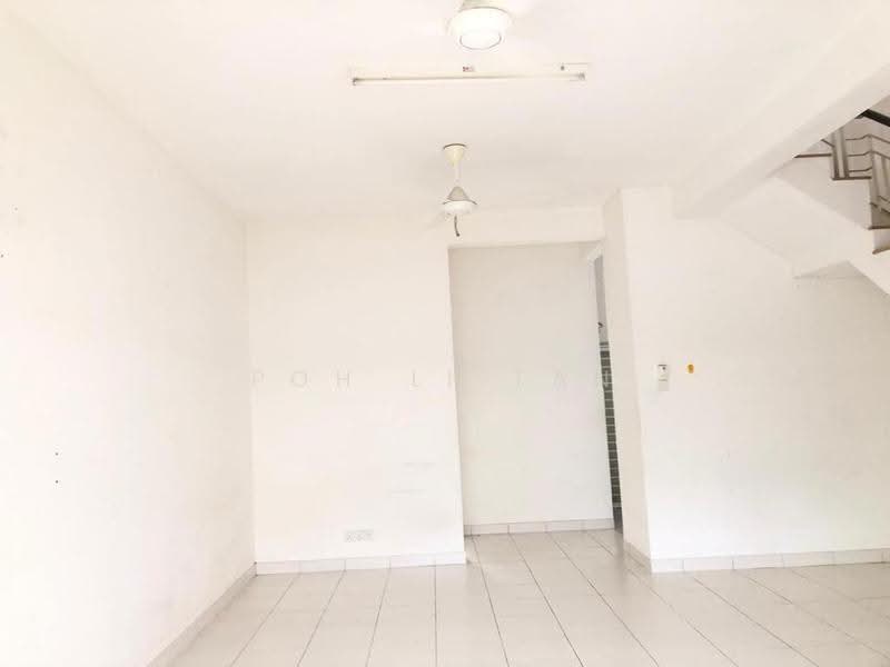 Rumah Teres 2-Tingkat untuk Disewa di Bandar Bukit Raja (Klang) - Poh Li Tan - Living Room - PropertyGuru.com.my