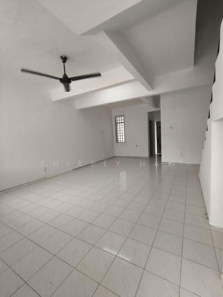 Rumah Teres 2-Tingkat untuk Dijual di Taman Bukit Tiram (Ulu Tiram) - Shirley Haw - Living Room - PropertyGuru.com.my