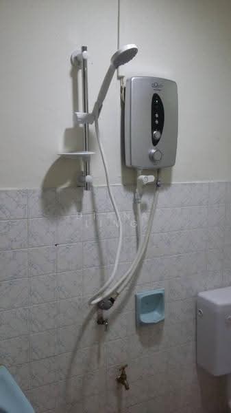Rumah Flat untuk Dijual di Kuchai Entrepreneurs Park - Diana Ling - Bathroom - PropertyGuru.com.my