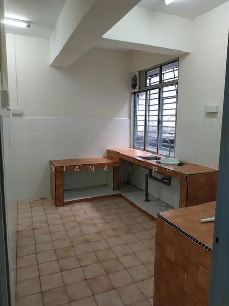 Rumah Flat untuk Dijual di Kuchai Entrepreneurs Park - Diana Ling - Kitchen - PropertyGuru.com.my