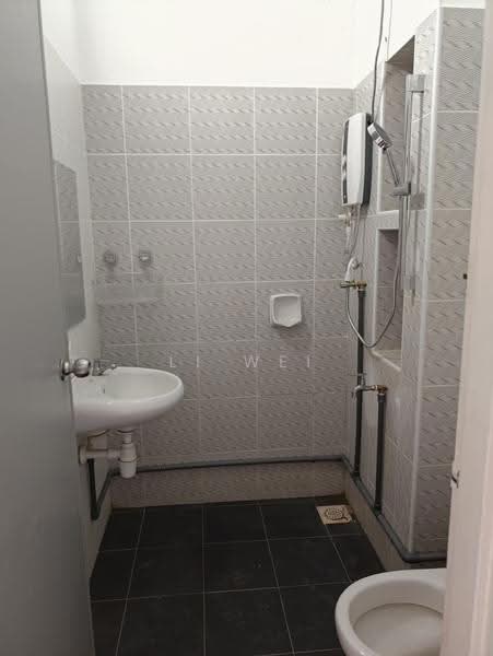 Rumah Teres 2-Tingkat untuk Disewa di Setia Eco Gardens (Gelang Patah) - Li Wei - Bathroom - PropertyGuru.com.my