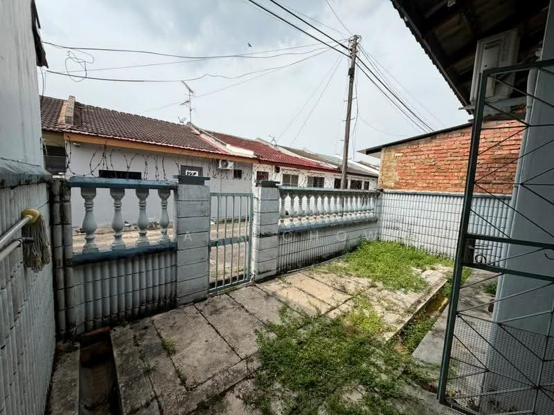 1-storey Terraced House for Sale in Taman Johor Jaya (Johor Bahru) - Zack Chow - Exterior - PropertyGuru.com.my