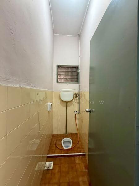 1-storey Terraced House for Sale in Taman Johor Jaya (Johor Bahru) - Zack Chow - Bathroom - PropertyGuru.com.my