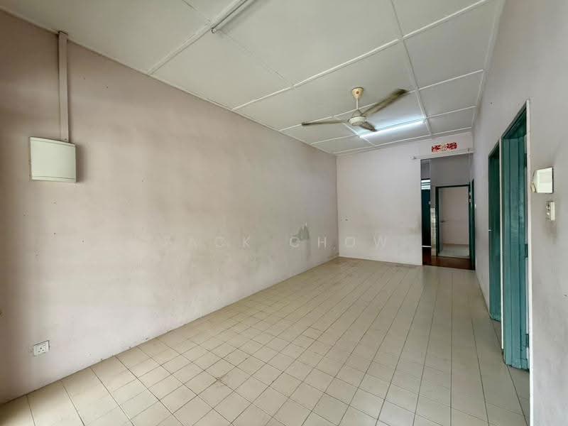 1-storey Terraced House for Sale in Taman Johor Jaya (Johor Bahru) - Zack Chow - Living Room - PropertyGuru.com.my