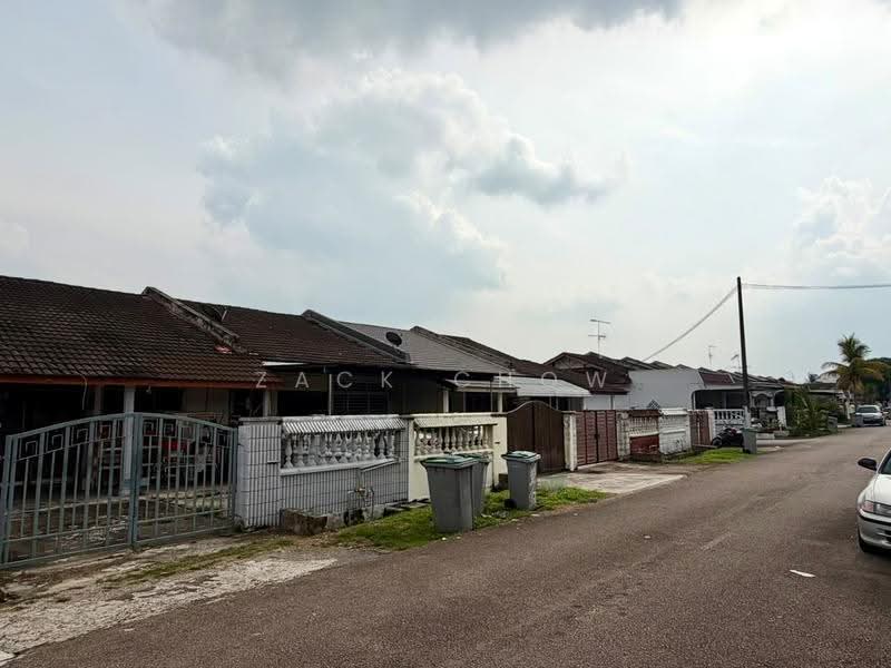 1-storey Terraced House for Sale in Taman Johor Jaya (Johor Bahru) - Zack Chow - Exterior - PropertyGuru.com.my