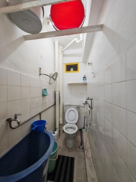 Pangsapuri untuk Dijual di Taman Seri Hijau - Freddy Tan - Bathroom - PropertyGuru.com.my
