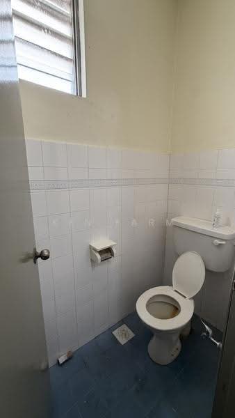 Pejabat untuk Disewa di BANDAR PUCHONG JAYA (Puchong) - KEN FARM - Bathroom - PropertyGuru.com.my