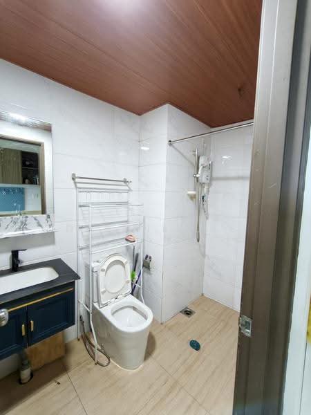 Service Residence for Rent at Country Garden Central Park - Daphne Lee - Bathroom - PropertyGuru.com.my