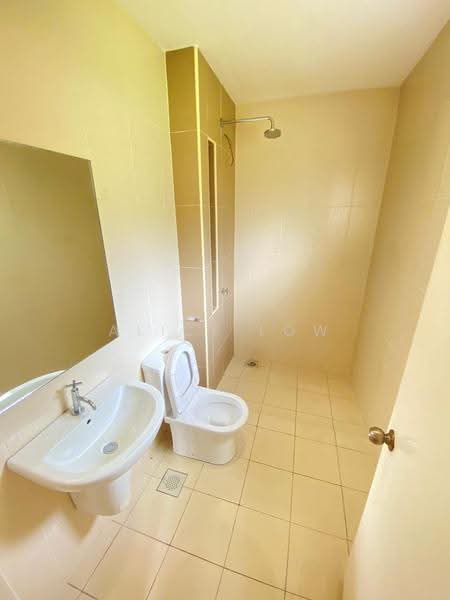 Semi-Detached House for Sale in Kota Emerald (Rawang) - Alice Low - Bathroom - PropertyGuru.com.my